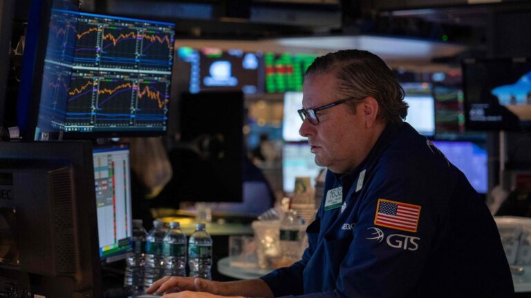 US stocks: Citigroup tanks 7.4%, JPMorgan Chase down 4.8%, auto shares dip over 3%