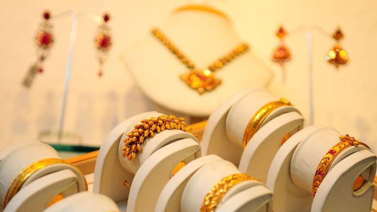 Gold Price Today: Yellow metal trades near record-high of ₹93,736 per 10 gram; How to place bullish bets on MCX?